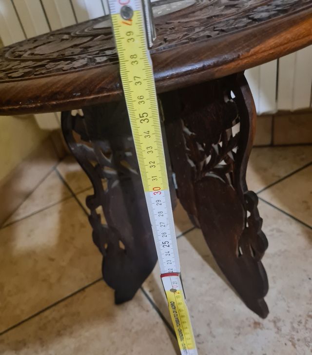 Tavolino in legno intagliato a mano, pieghevole