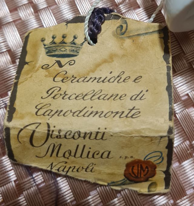 statuina Capodimonte 343bambino con borsa gialla  