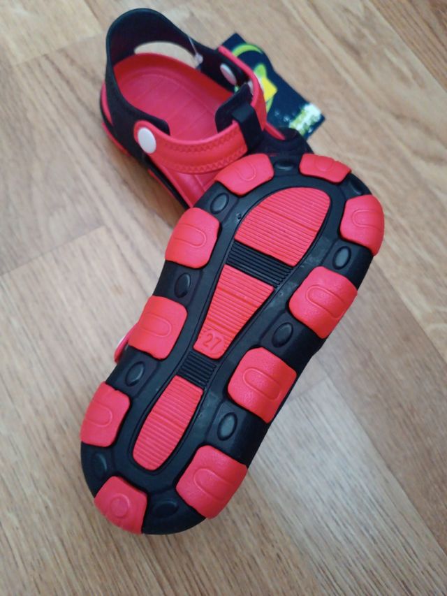 Chancletas nuevas talla 27