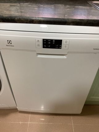 Lavavajillas Electrolux  Modelo ESF553lOW