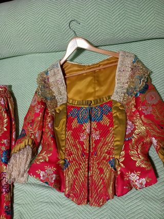 traje completo fallera,manteletas y cancán incuido