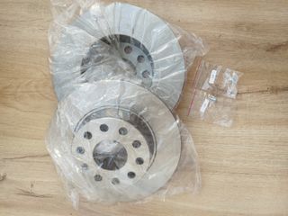 Discos y pastillas de freno traseros