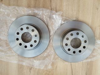 Discos y pastillas de freno traseros