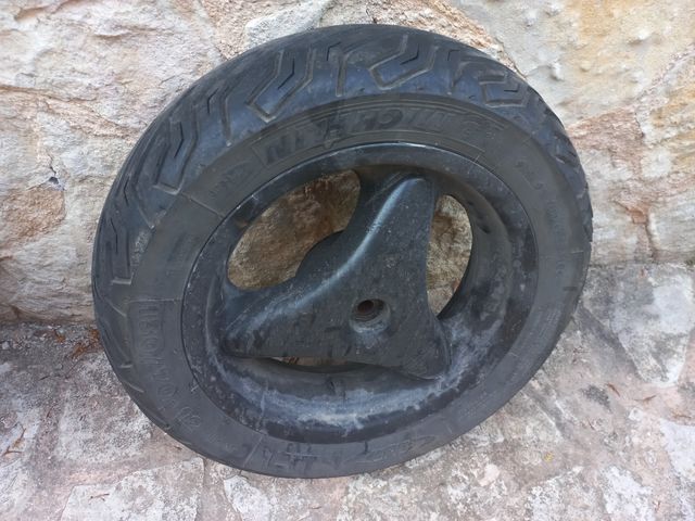 Rueda trasera Yamaha Neos