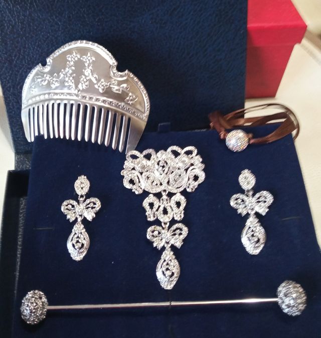 Alquiler espectacular traje de fallera completo