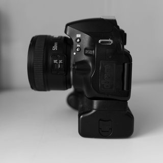 Camara reflex Nikon D5100 + Grip + 50mm