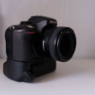 Camara reflex Nikon D5100 + Grip + 50mm