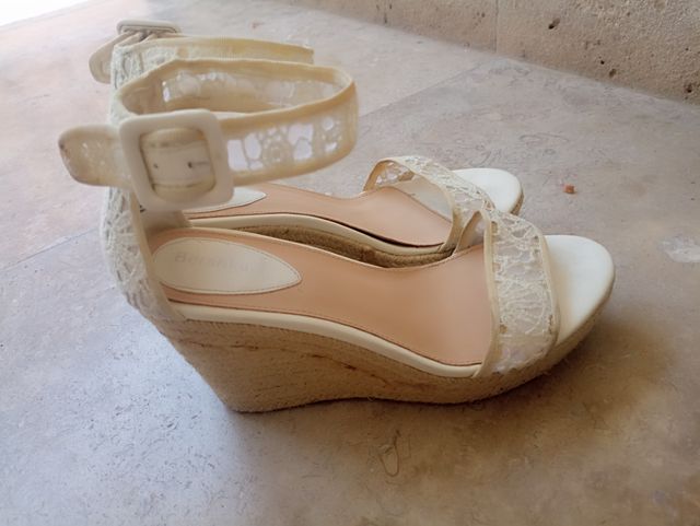 CUÑAS BLANCAS DE "Bershka" Numero 36