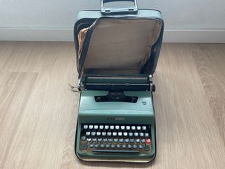 Olivetti lettera 32. Máquina de escribir