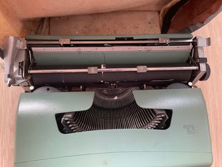 Olivetti lettera 32. Máquina de escribir