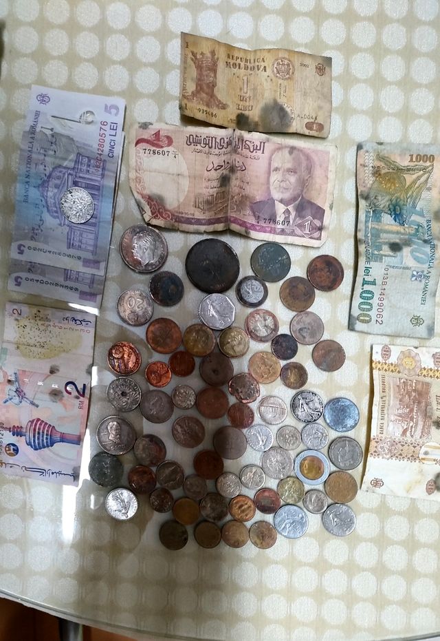 Billetes y monedas antiguas