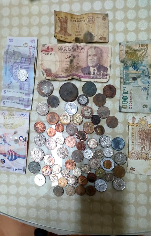 Billetes y monedas antiguas