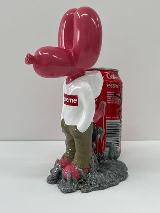 escultura , figura perro globo acrílico SUPREME