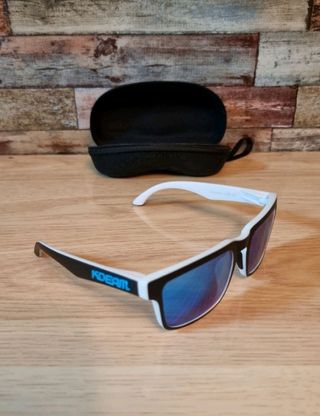 Gafas sol polarizadas.UV400.Negro/Blanco y azul.