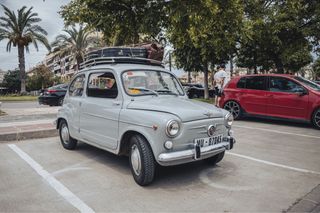 SEAT 600