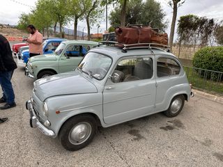 SEAT 600