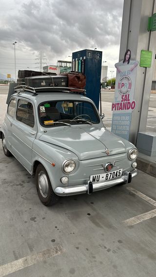 SEAT 600