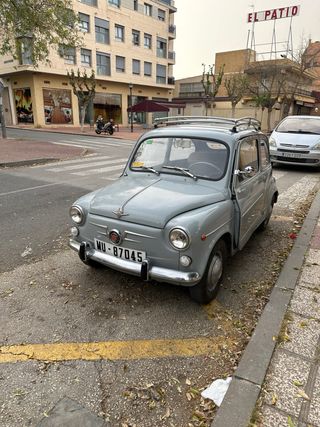 SEAT 600
