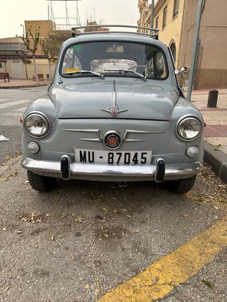 SEAT 600