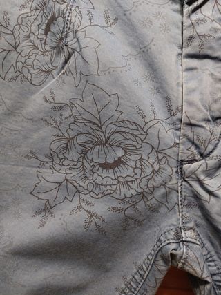 Bermudas hombre azul con flores Nueva