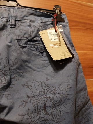Bermudas hombre azul con flores Nueva