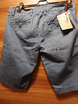 Bermudas hombre azul con flores Nueva