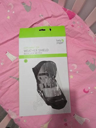 Silla ligera con funda de lluvia