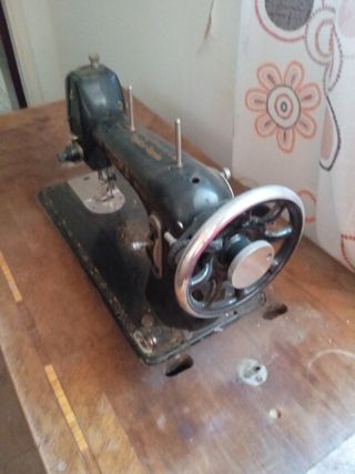Maquina de coser antigua