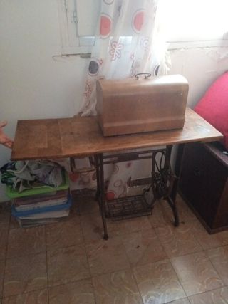 Maquina de coser antigua