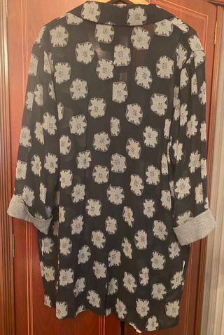 Blusa larga negra abierta