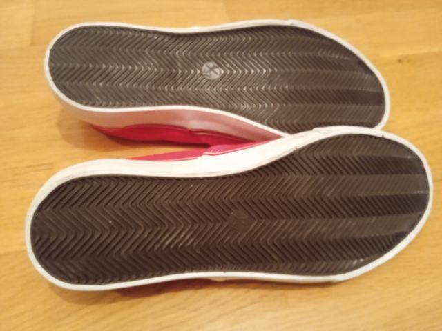 Zapatillas rojas tela