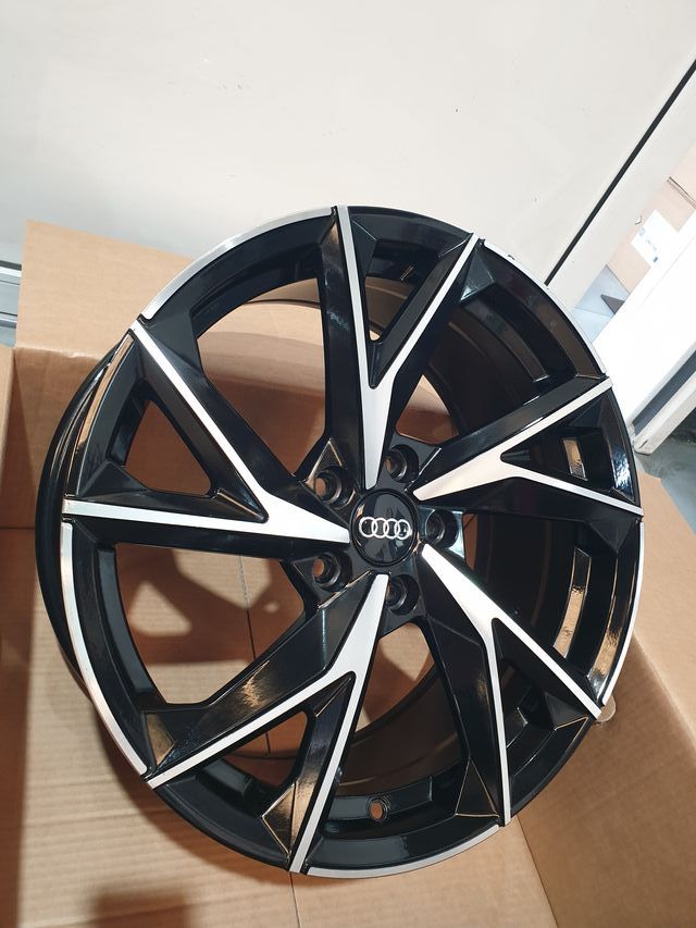 LLANTAS 18" 19"  R8 V10 PLUS BLACK POLISHED