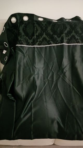 Cortinas negras con terciopelo y brillan