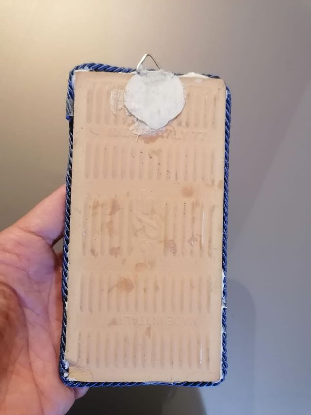 Piastrella con frasi sulla donna su ceramica