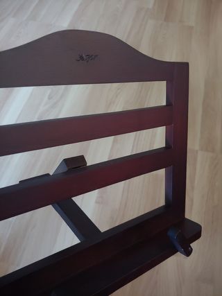 Atril de madera pino nogal 25 x 21 cm