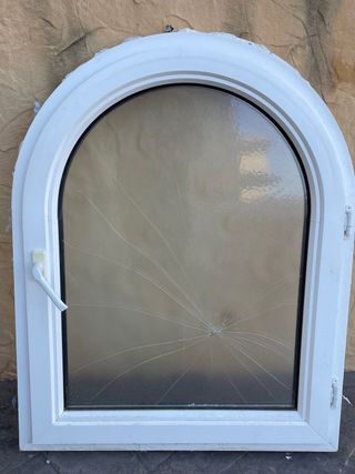 Ventana PVC y reja a medida
