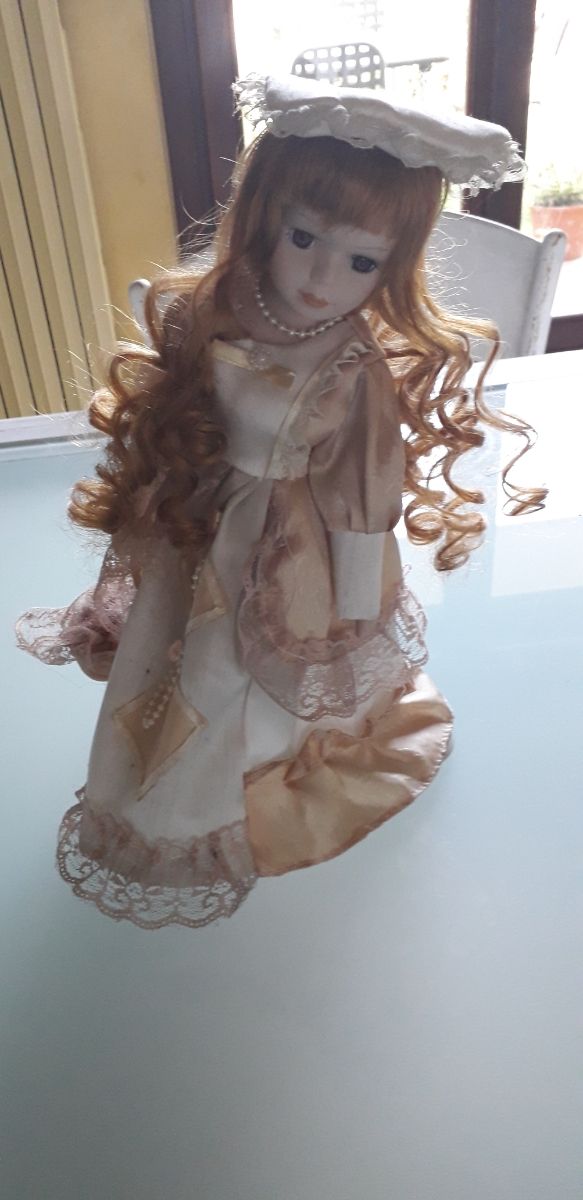 Bambola di porcellana 