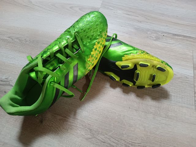 Zapatillas Adidas de fñutbol con tacos