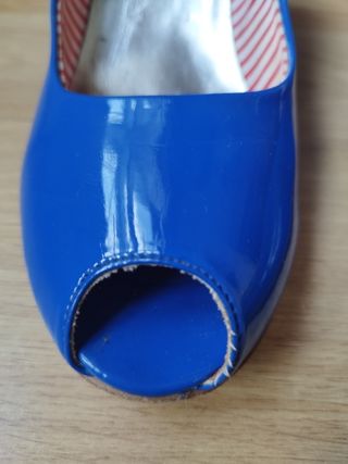 Peep toe charol azul