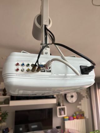 Proyector + pantalla 100" + soporte HD 3200 lum