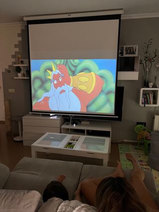 Proyector + pantalla 100" + soporte HD 3200 lum