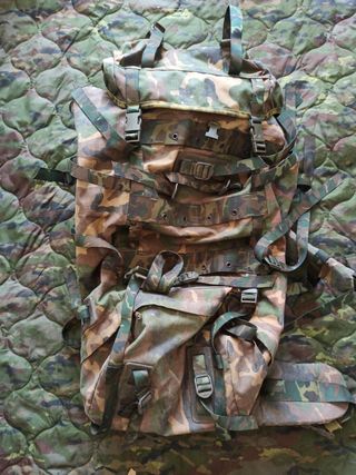 Lote 102 Mochilas camufladas