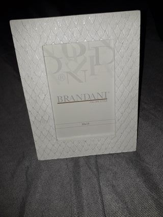 Porta foto petalo marca brandani bianco 10×15 cm.