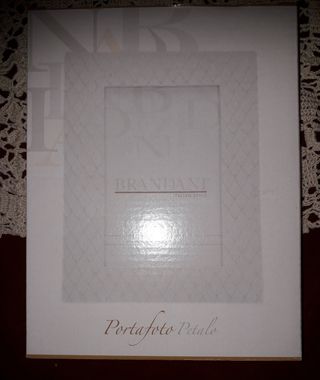 Porta foto petalo marca brandani bianco 10×15 cm.