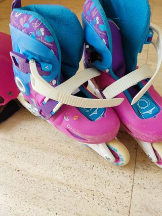 Patines y casco niña