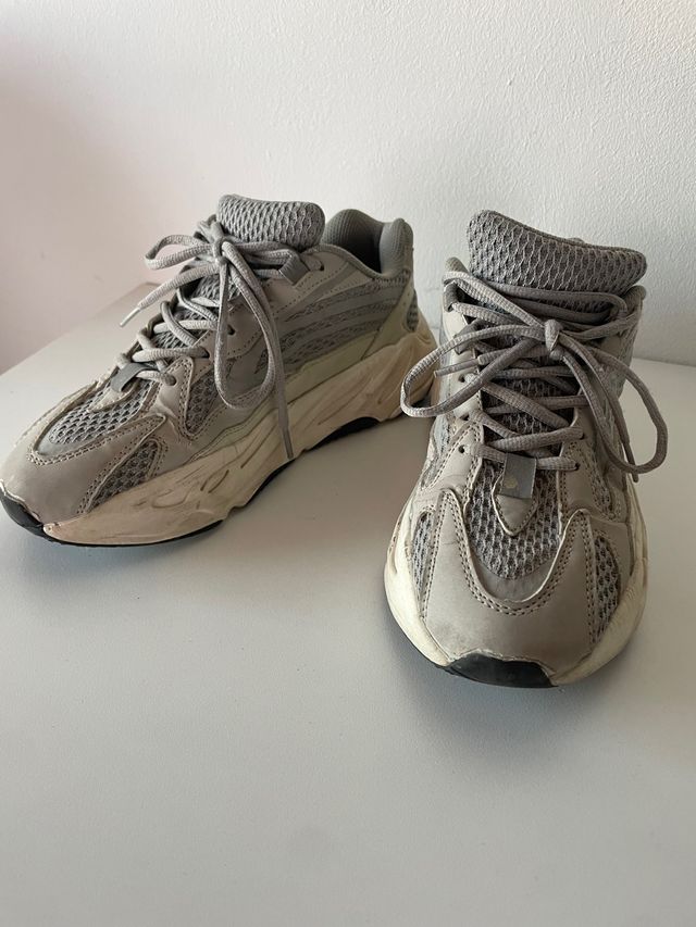 yeezy 700