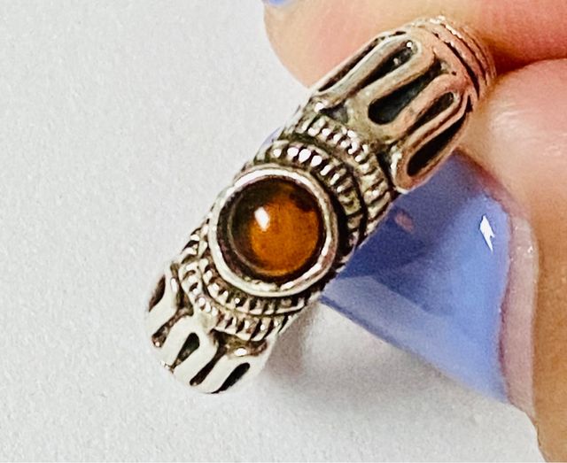 Anillo celta con ambar baltico en plata de ley 925
