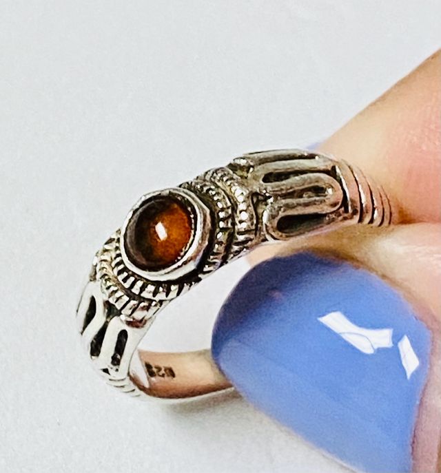 Anillo celta con ambar baltico en plata de ley 925