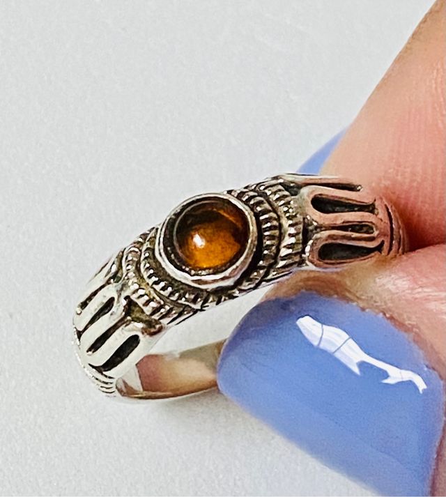 Anillo celta con ambar baltico en plata de ley 925
