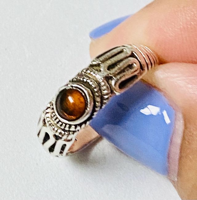 Anillo celta con ambar baltico en plata de ley 925